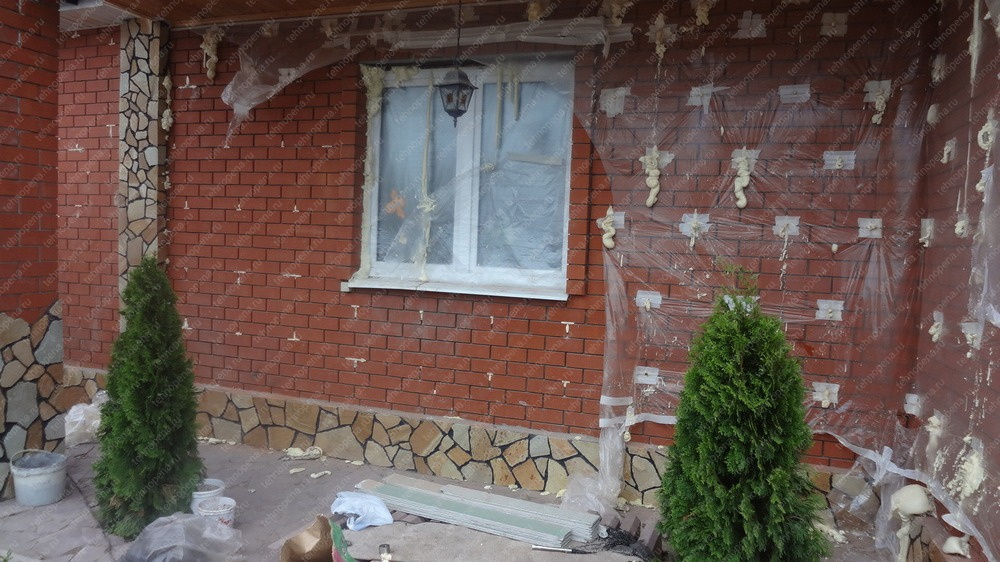 Заливка фасада дома ППУ