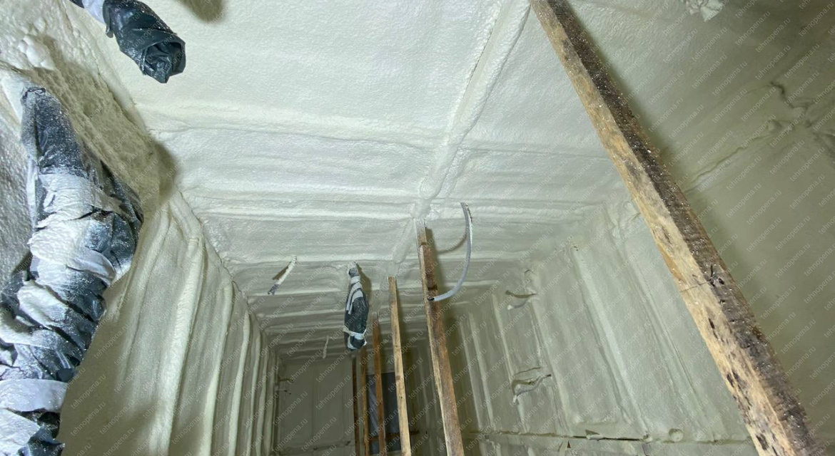 Утепление каркасного дома пеной