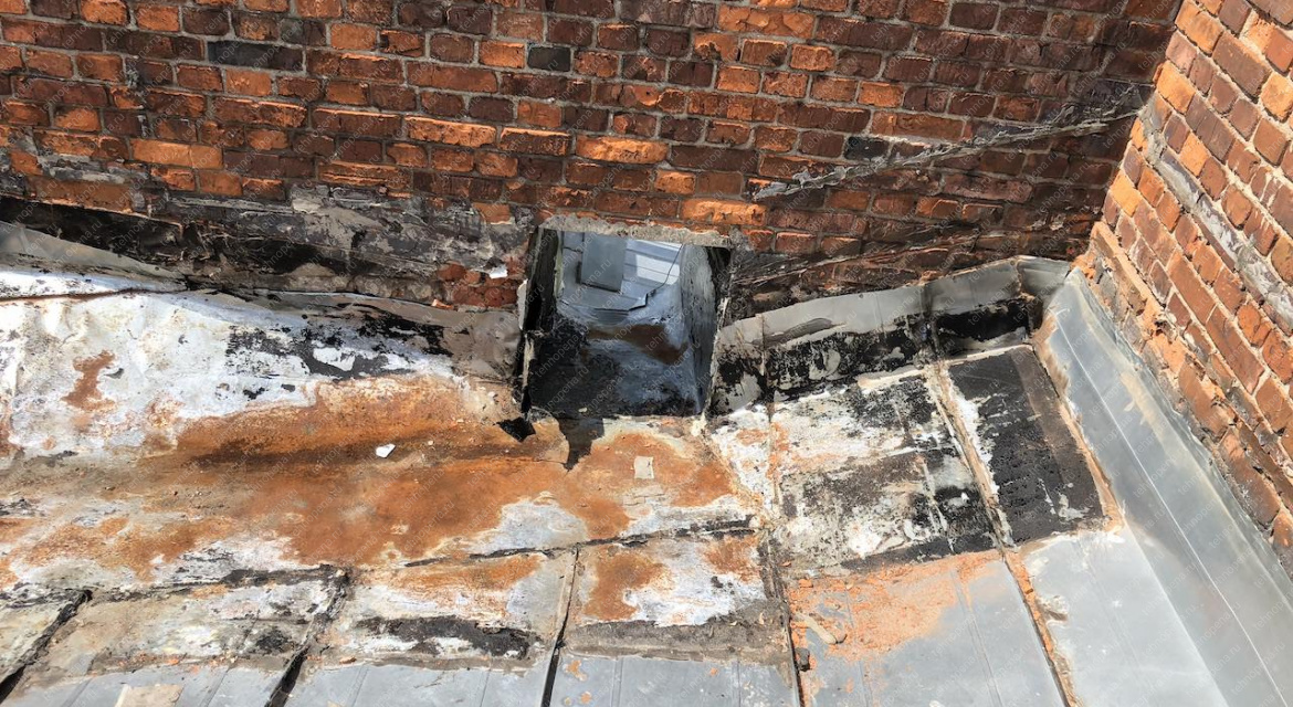 Гидроизоляция фальцевой кровли напылением полимочевины