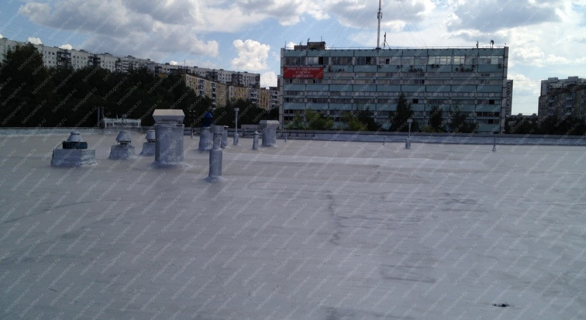Гидроизоляция кровли ТЦ полимочевиной